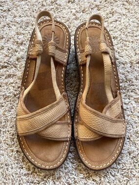 UGG Mayley Wedge Sandals Size 10 Taupe/Tan